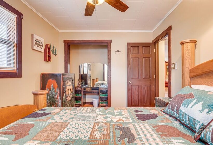 Hayward Home W/ Private Deck, Fire Pit & Kayak!