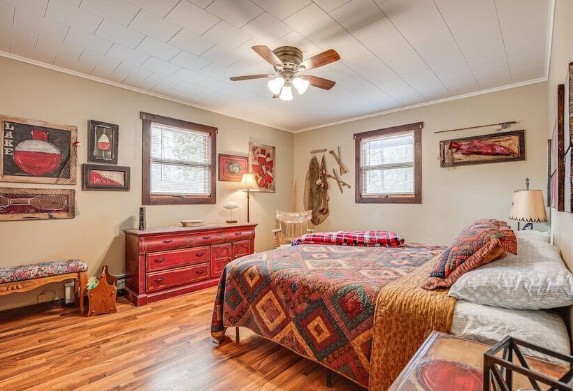 Hayward Home W/ Private Deck, Fire Pit & Kayak!