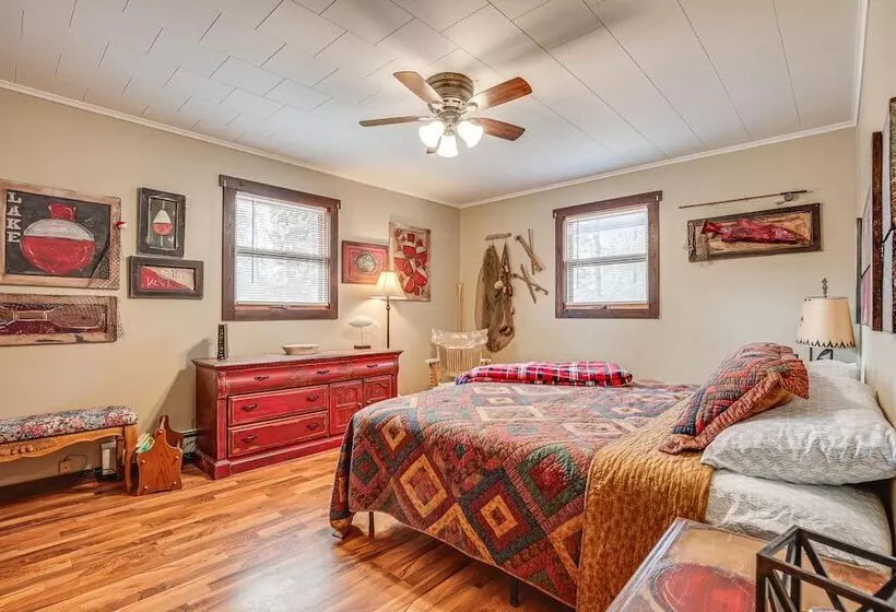 Hayward Home W/ Private Deck, Fire Pit & Kayak!