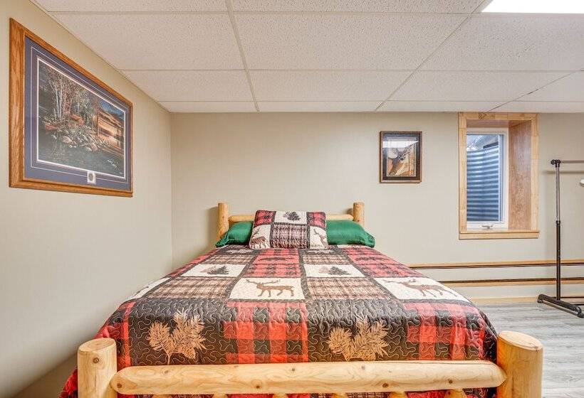 Hayward Home W/ Private Deck, Fire Pit & Kayak!