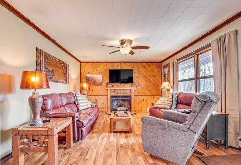 Hayward Home W/ Private Deck, Fire Pit & Kayak!