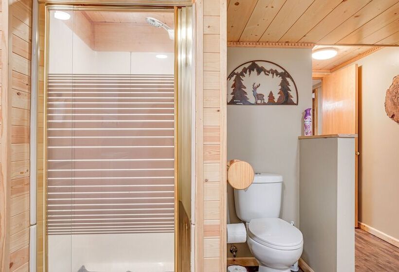 Hayward Home W/ Private Deck, Fire Pit & Kayak!