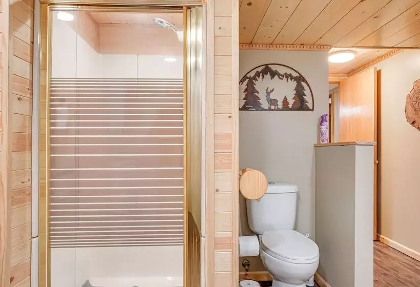 Hayward Home W/ Private Deck, Fire Pit & Kayak!