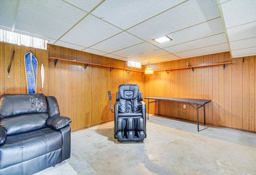 Milwaukee Home W/ Fire Pit ~ 8 Mi To Lake Michigan