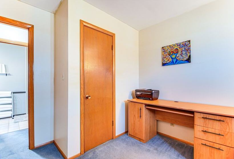 Milwaukee Home W/ Fire Pit ~ 8 Mi To Lake Michigan