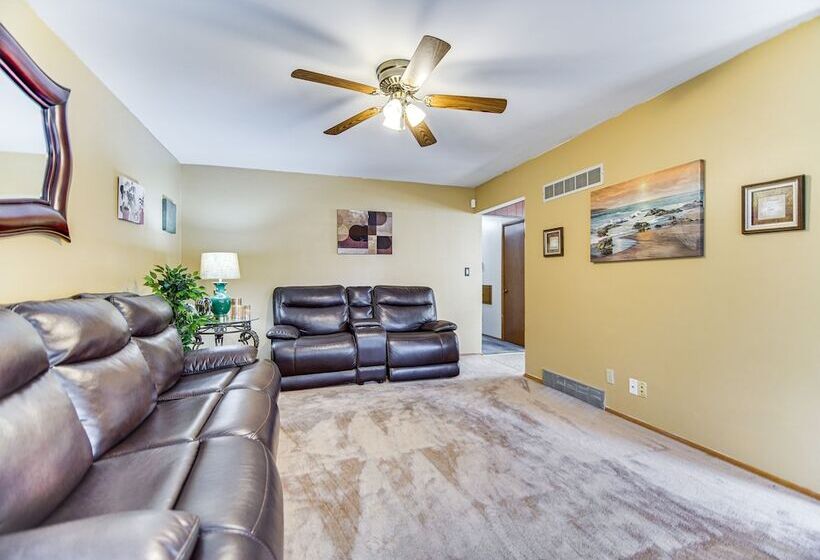 Milwaukee Home W/ Fire Pit ~ 8 Mi To Lake Michigan