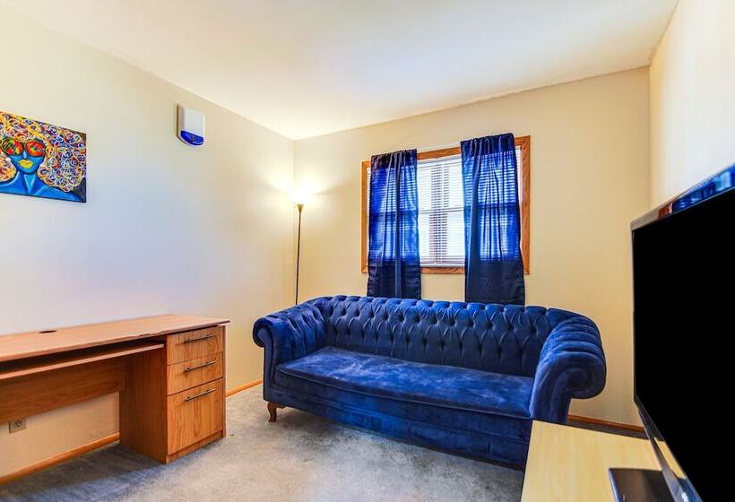 Milwaukee Home W/ Fire Pit ~ 8 Mi To Lake Michigan