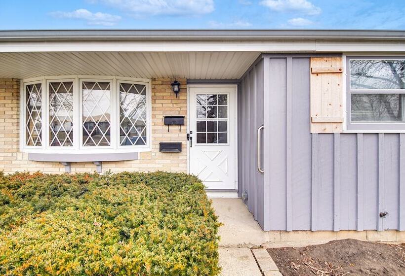 Milwaukee Home W/ Fire Pit ~ 8 Mi To Lake Michigan