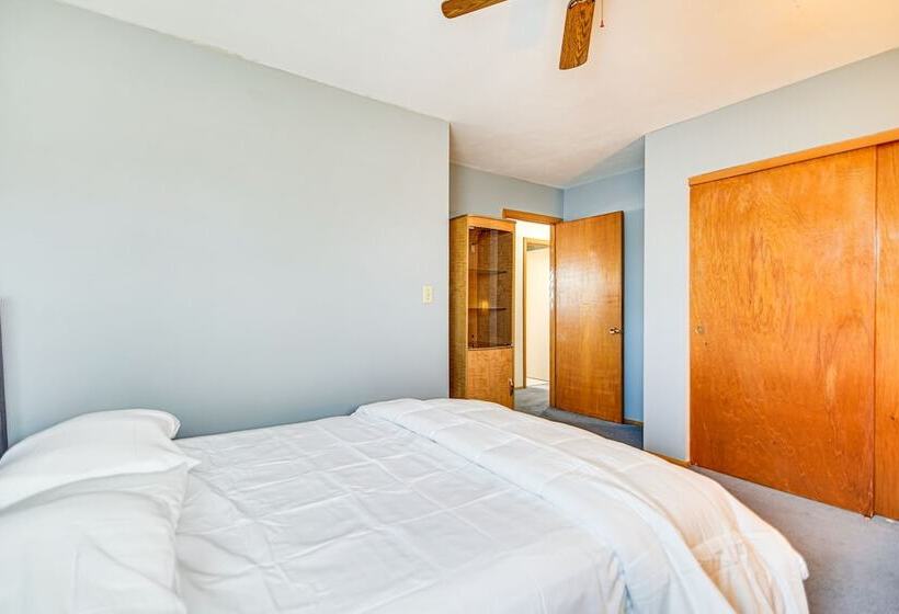 Milwaukee Home W/ Fire Pit ~ 8 Mi To Lake Michigan