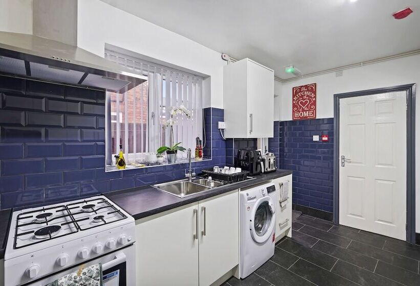 إقامة Stunning 5bed House In Birmingham Contractors Also