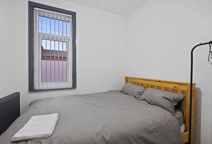 إقامة Stunning 5bed House In Birmingham Contractors Also