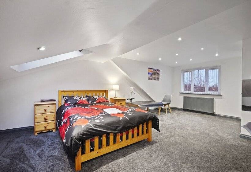 إقامة Stunning 5bed House In Birmingham Contractors Also