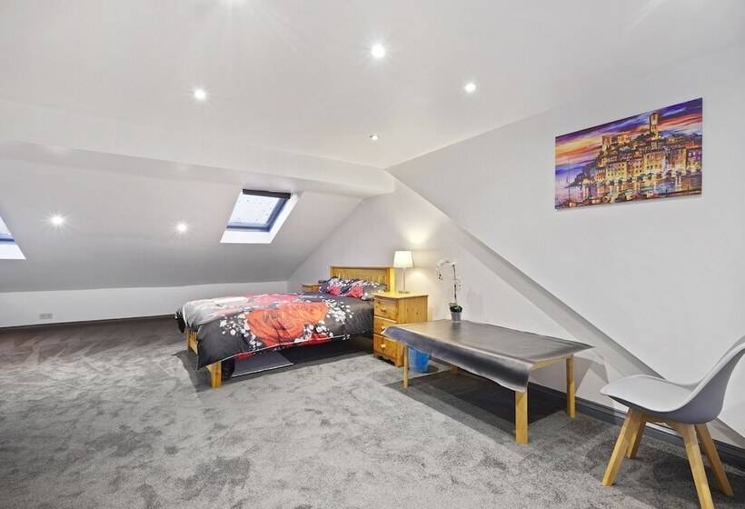 إقامة Stunning 5bed House In Birmingham Contractors Also