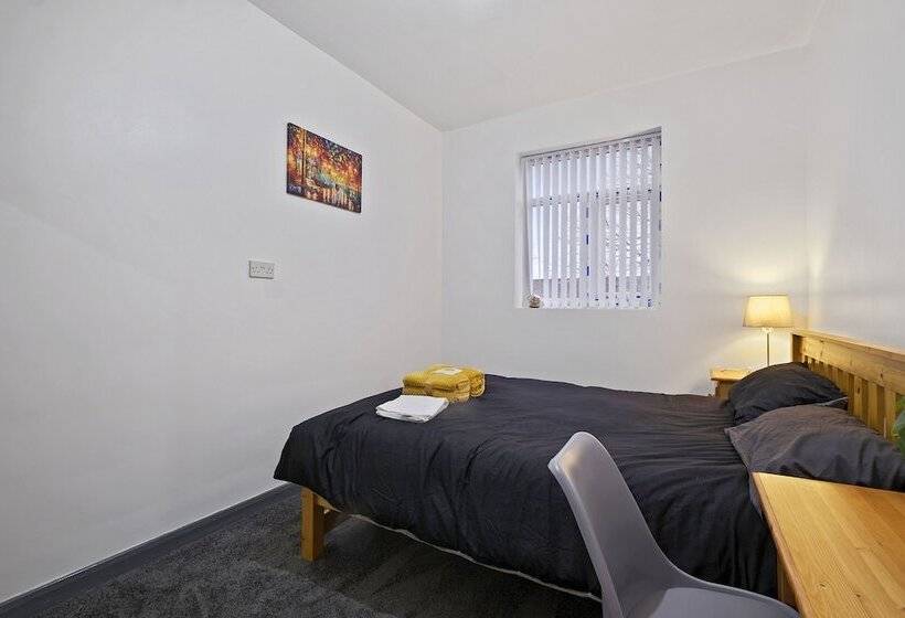 إقامة Stunning 5bed House In Birmingham Contractors Also