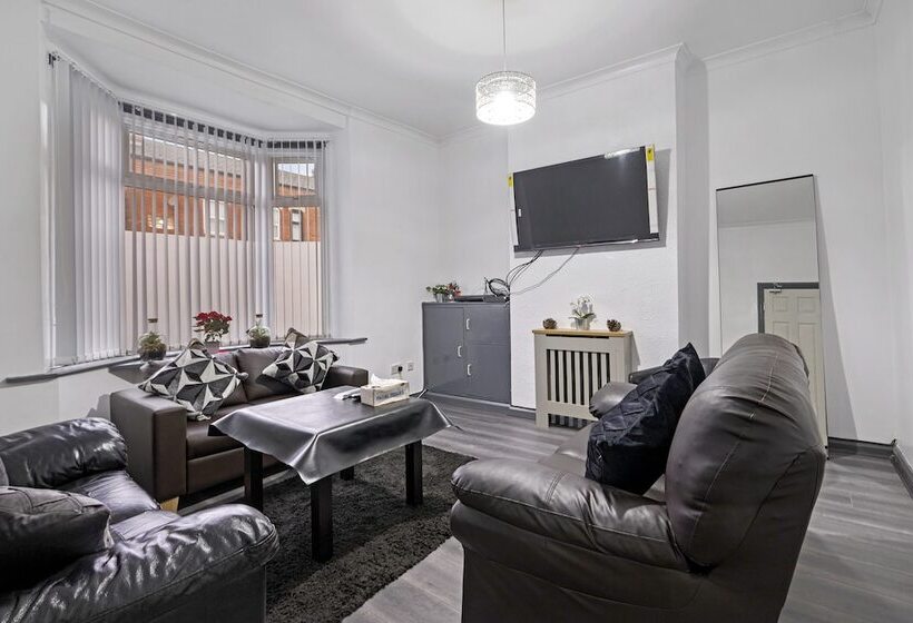 إقامة Stunning 5bed House In Birmingham Contractors Also