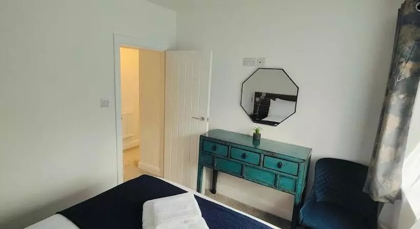 Residenssi Hampshire Charming House