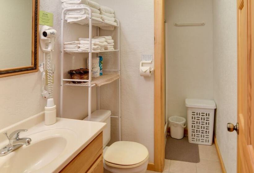 The Lodge  Spacious Afton Cabin Near Fishing!