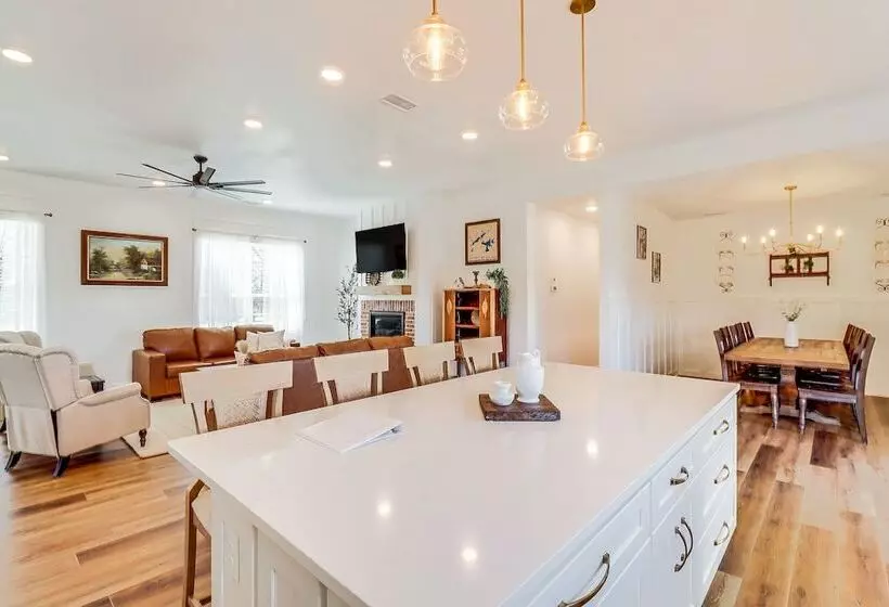 The Hamilton Heber Springs  Home W/ Hot Tub!