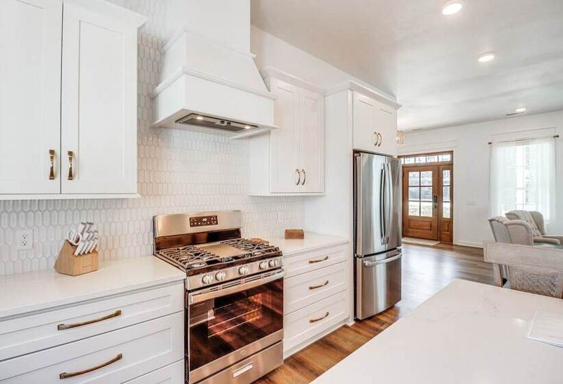 The Hamilton Heber Springs  Home W/ Hot Tub!