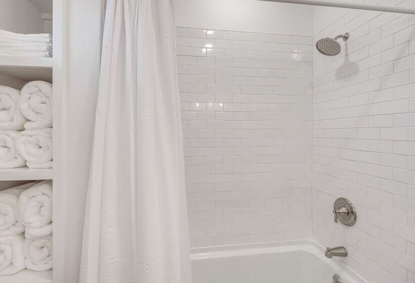 The Hamilton Heber Springs  Home W/ Hot Tub!