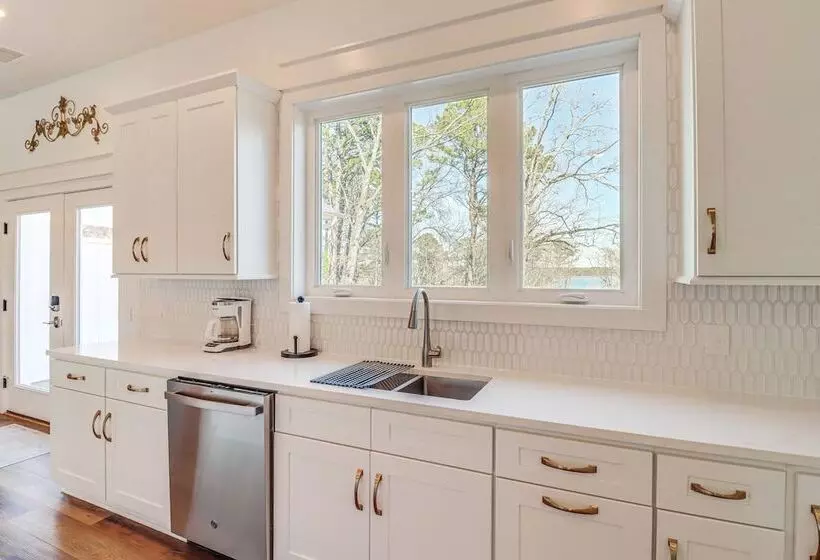 The Hamilton Heber Springs  Home W/ Hot Tub!