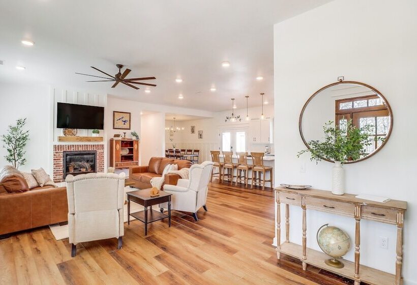 The Hamilton Heber Springs  Home W/ Hot Tub!