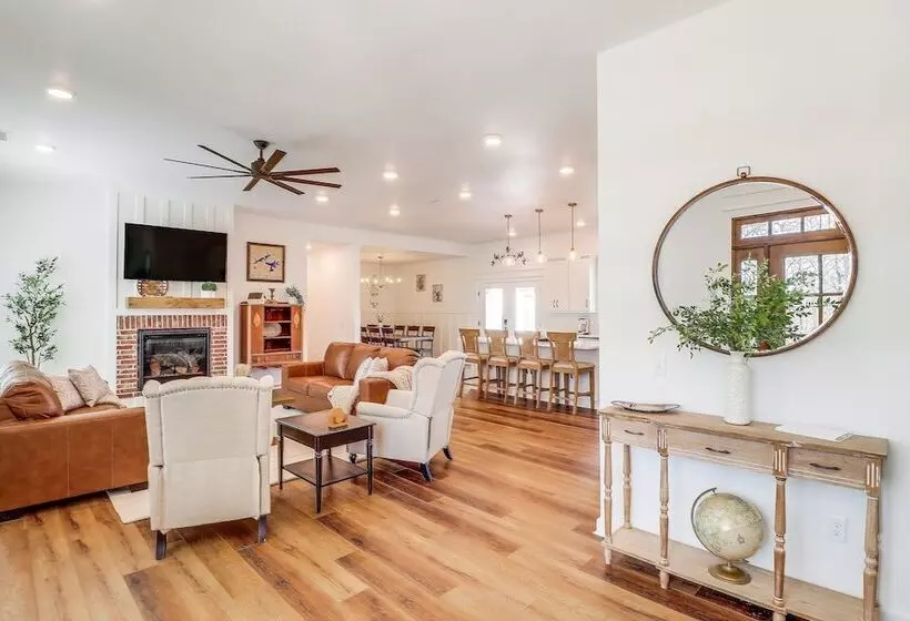 The Hamilton Heber Springs  Home W/ Hot Tub!