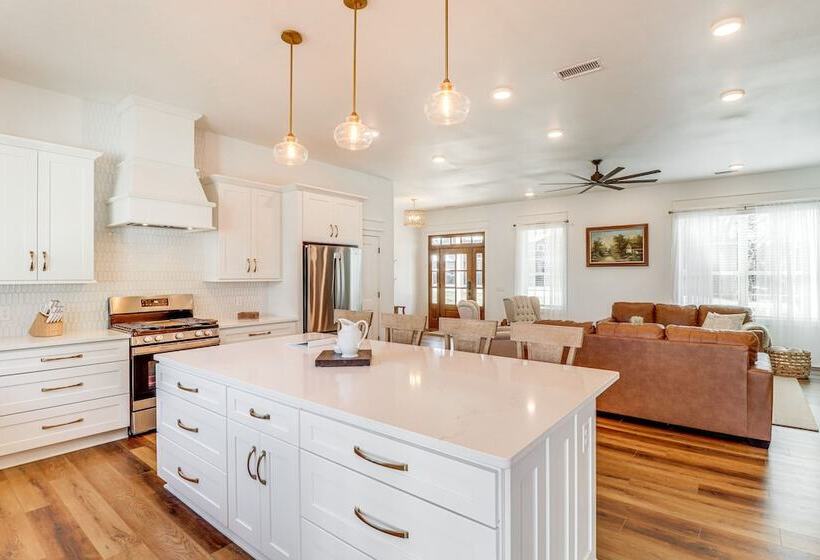 The Hamilton Heber Springs  Home W/ Hot Tub!