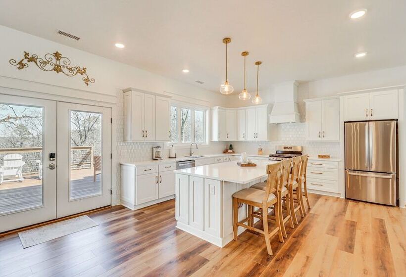 The Hamilton Heber Springs  Home W/ Hot Tub!