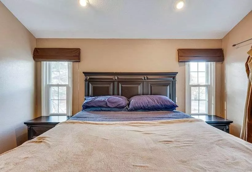 Arvada Home W/ Patio & Fire Pit ~ 16 Mi To Denver!