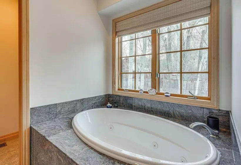 Beautiful Hailey Home: Walk To Big Wood River!