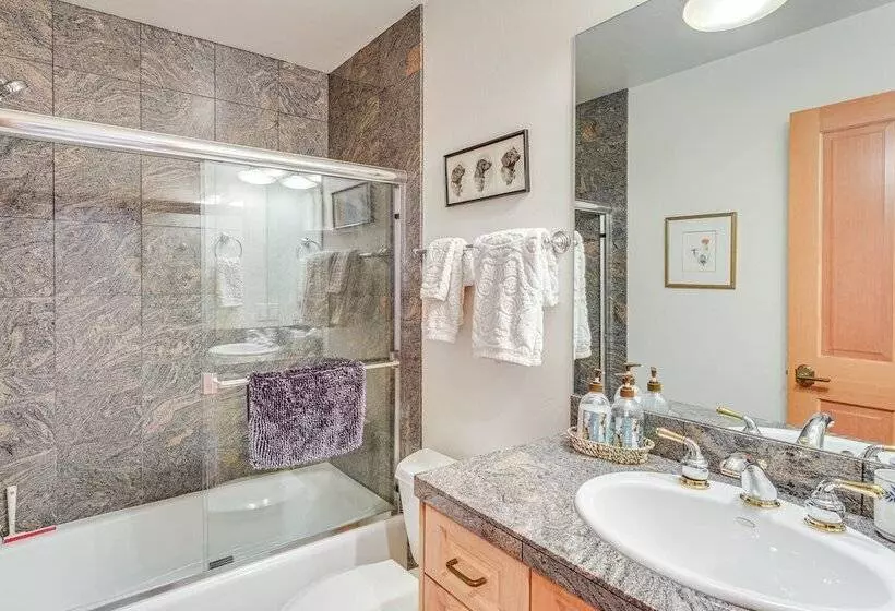 Beautiful Hailey Home: Walk To Big Wood River!