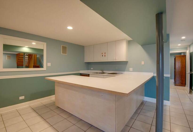 Charming Illinois Retreat W/ Hot Tub, Deck & Grill