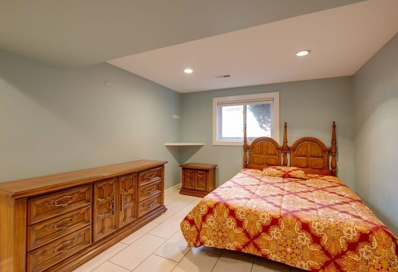 Charming Illinois Retreat W/ Hot Tub, Deck & Grill