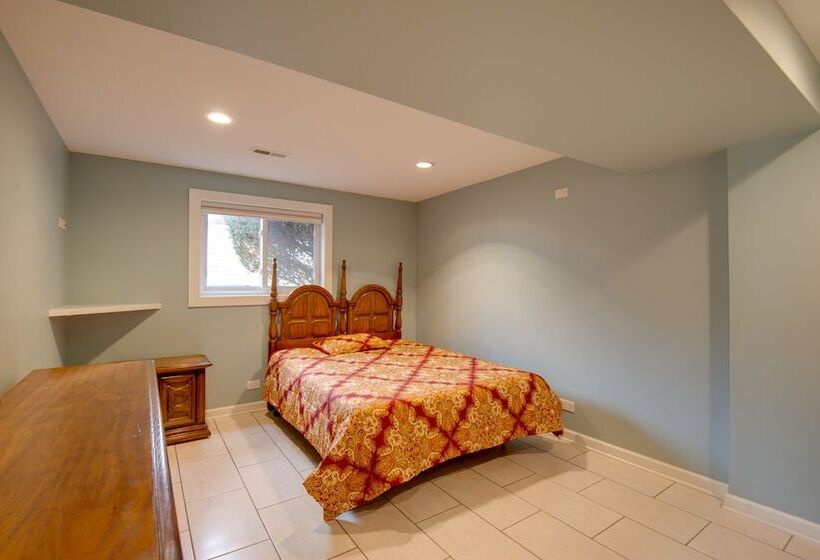 Charming Illinois Retreat W/ Hot Tub, Deck & Grill