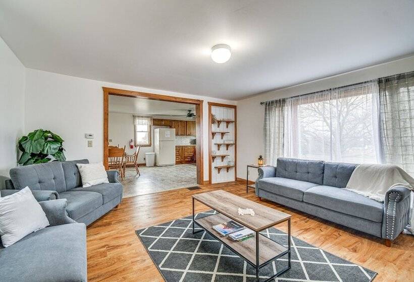 Cozy New York Farmhouse W/ Porch, Grill & Fire Pit