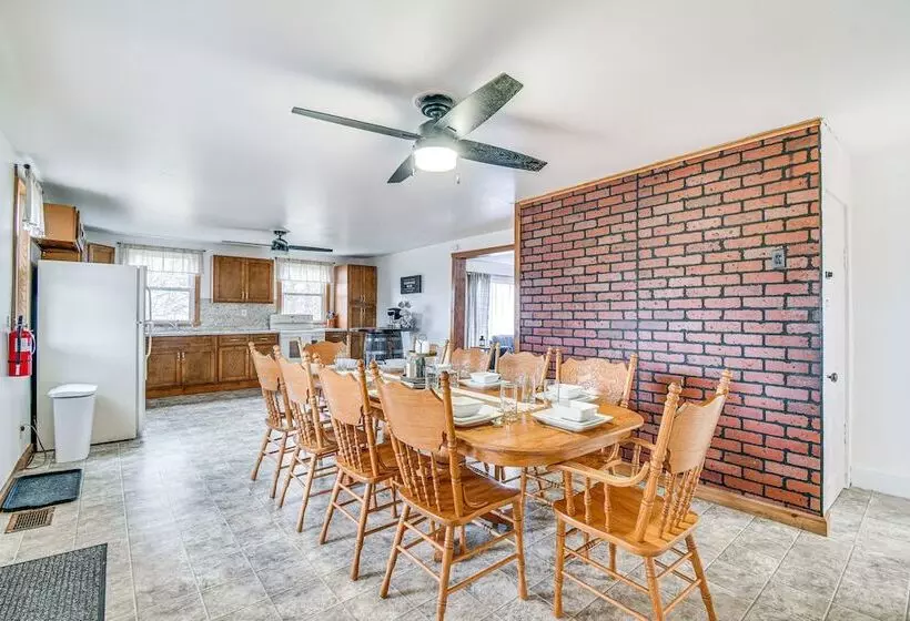 Cozy New York Farmhouse W/ Porch, Grill & Fire Pit