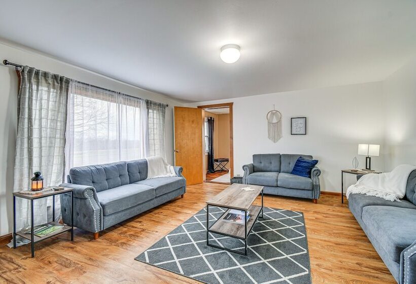 Cozy New York Farmhouse W/ Porch, Grill & Fire Pit