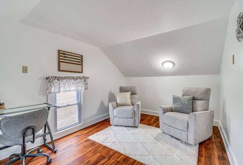 Cozy New York Farmhouse W/ Porch, Grill & Fire Pit