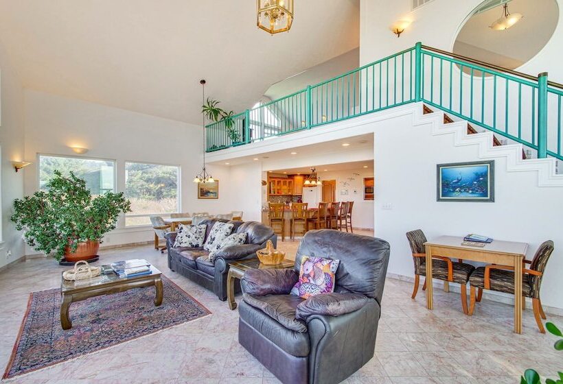 Oceanfront Castle  W/ Hot Tub & Game Room