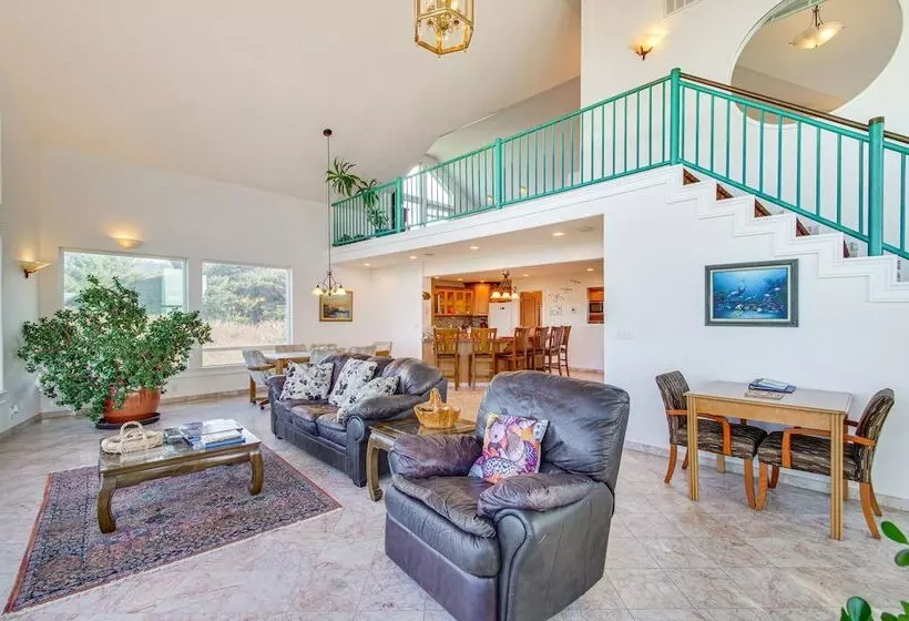 Oceanfront Castle  W/ Hot Tub & Game Room