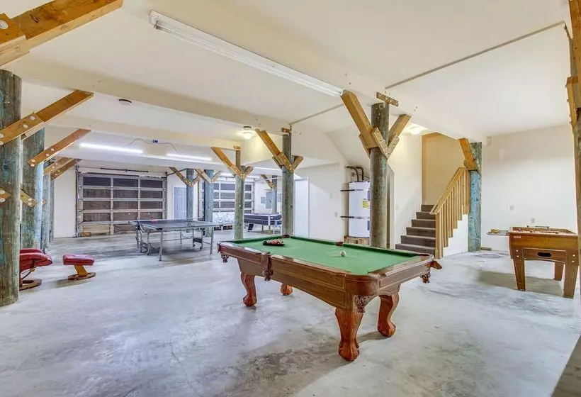 Oceanfront Castle  W/ Hot Tub & Game Room