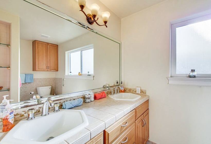 Oceanfront Castle  W/ Hot Tub & Game Room