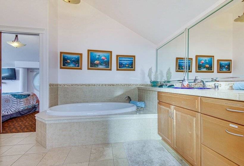 Oceanfront Castle  W/ Hot Tub & Game Room