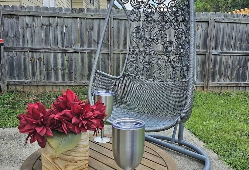 مسافرخانه Elizabeth Experiences