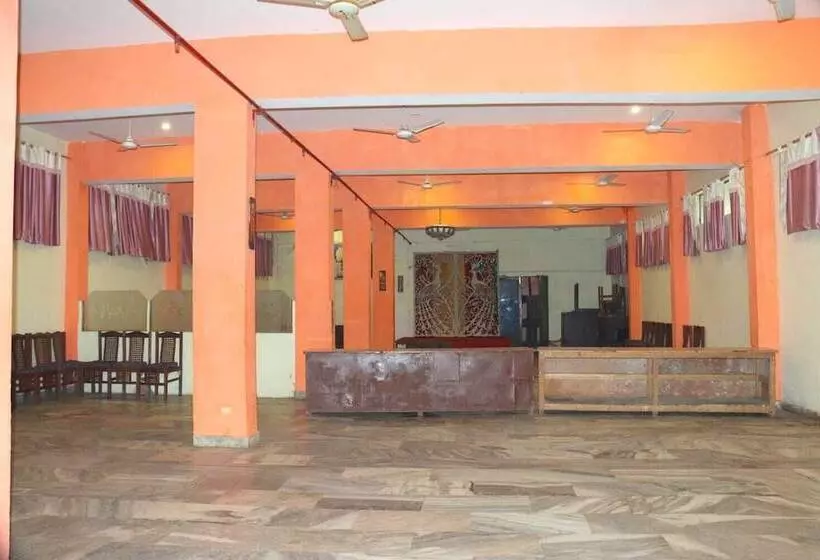 ホテル Ambika Palace By Shiwani Associate