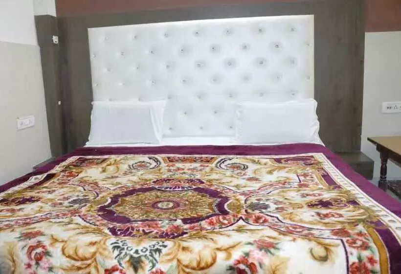 ホテル Ambika Palace By Shiwani Associate
