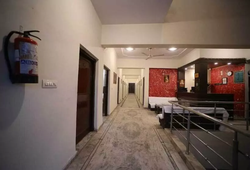 ホテル Ambika Palace By Shiwani Associate