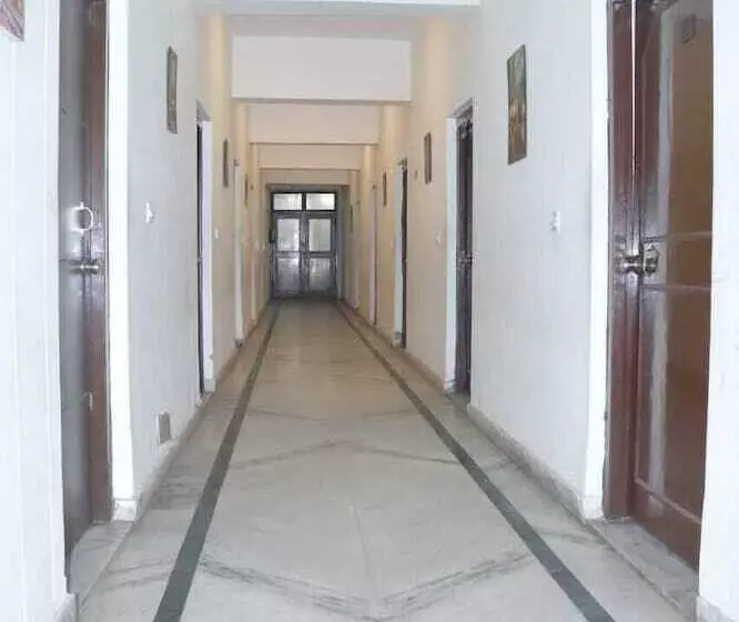 ホテル Ambika Palace By Shiwani Associate