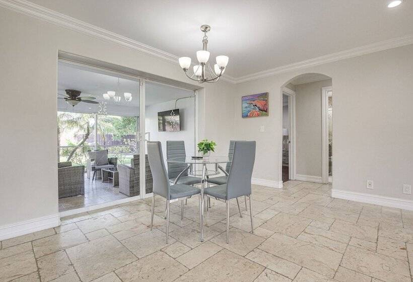 Lighthouse Point Home W/ Patio   3 Mi To Beach!